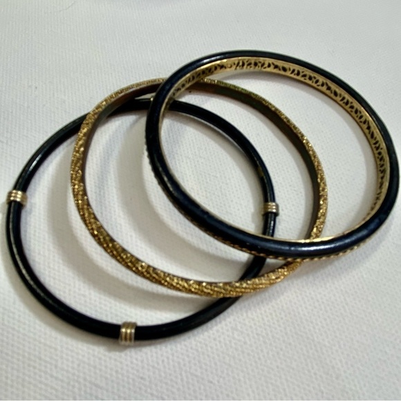 Three metal gold and black bangle bracelets - Picture 5 of 6